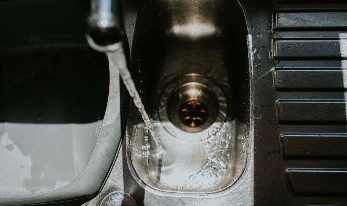 Lavabo tıkalı boru açma